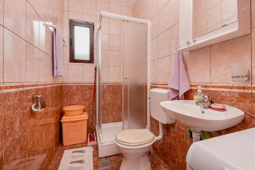 Ένα μπάνιο στο Apartments Gudelj