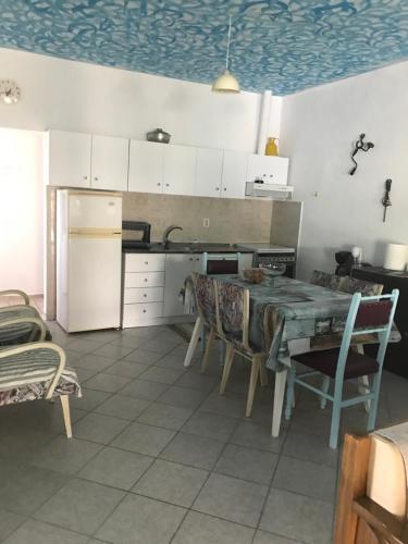 Η κουζίνα ή μικρή κουζίνα στο Asprovalta Istos house