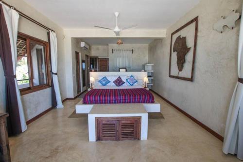 En eller flere senge i et værelse på Palafitta Zanzibar
