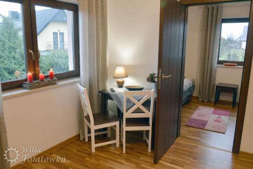 a small room with a table and chairs and a window at Willa Fałatówka Mielenko - Mielno Wczasy nad morzem in Mielenko
