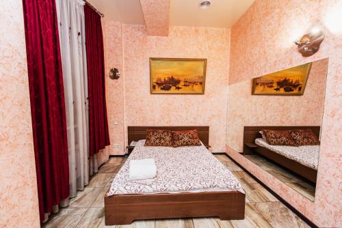 Ein Bett oder Betten in einem Zimmer der Unterkunft Mini Hotel Smak