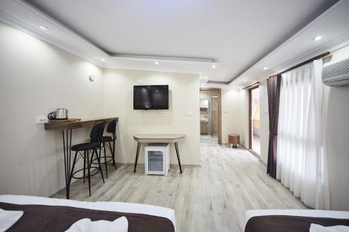 A television and/or entertainment centre at Luna Suites Taksim
