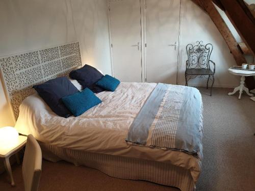 מיטה או מיטות בחדר ב-Gîte La feuille d'Acanthe