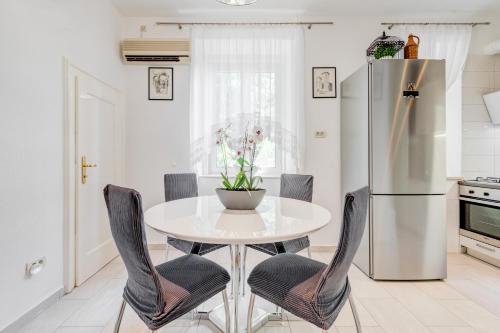 Split Apartment Worek