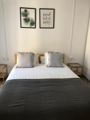 Ένα ή περισσότερα κρεβάτια σε δωμάτιο στο 1 Casual Apartments