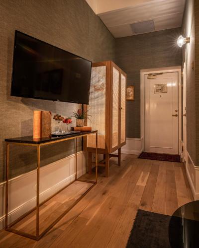 Victory Hotel Image