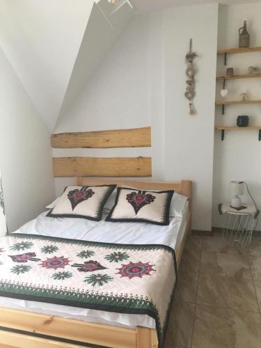 Łóżko lub łóżka w pokoju w obiekcie Czorsztynska willa