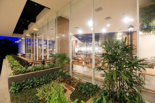 Zahrada ubytování Luminor Hotel Purwokerto By WH