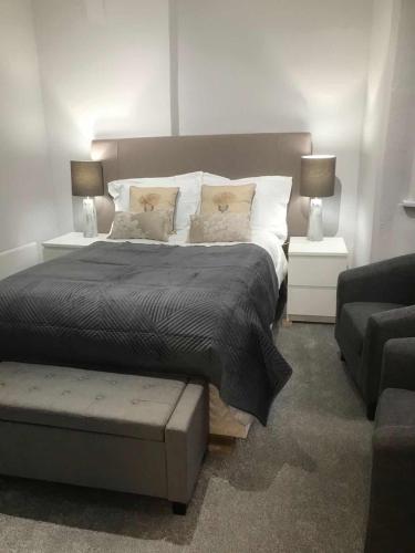 Ένα ή περισσότερα κρεβάτια σε δωμάτιο στο Golden Cross Guesthouse