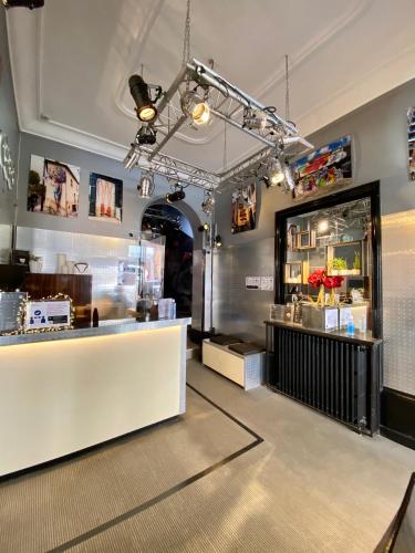 Ο χώρος του lounge ή του μπαρ στο Hotel de Paris