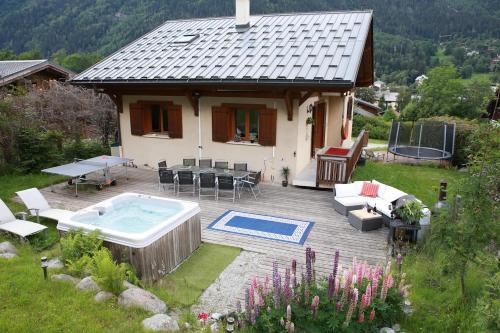 Chamonix Large Chalet, Sleeps 12, 200m2, 5 Bedroom, 4 Bathroom, Garden, Jacuzzi, Sauna