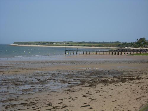 Afbeelding uit fotogalerij van Chez Gibus in Grandcamp-Maisy