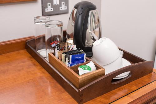 a desk with a desk at Staunton Hotel - B&B in London