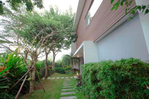 a house with a walkway next to a building at Bạch Yến T111-Happy Villa Đại Lải Resort in Vĩnh Phúc