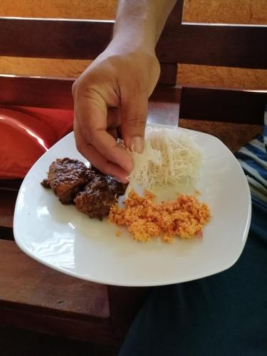 カントリーハウスの敷地内または近くでの食事または食べ物