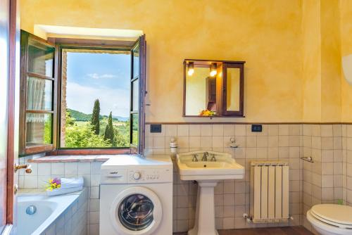 Kupatilo u objektu Borgo Fastelli - House in historical Borgo in Tuscany - Susino