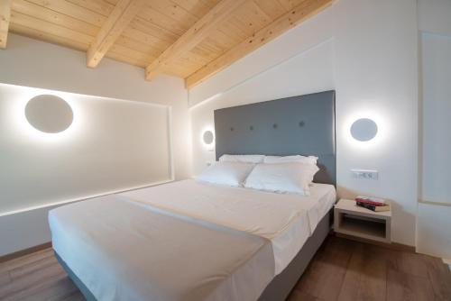 Letto o letti in una camera di Melydron Apartments