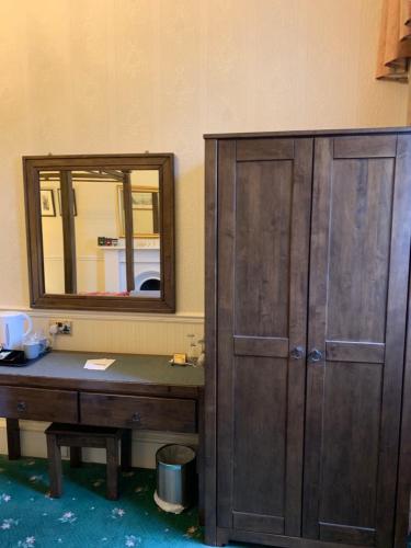 A bathroom at Clan Walker Guest House