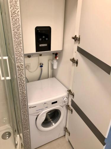 a small bathroom with a washing machine in it at Studios Nice Gambetta in Nice