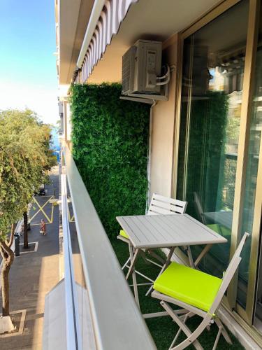 a table and chairs on the balcony of a building at Studios Nice Gambetta in Nice
