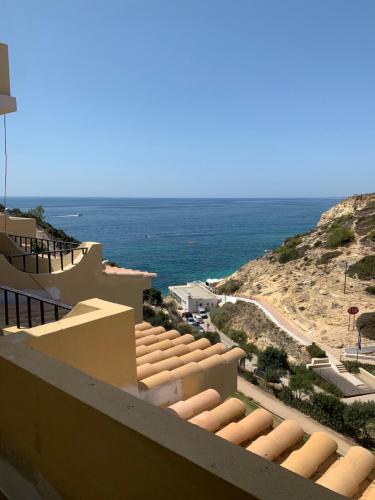 a view of the ocean from the balcony of a building at Apartamento em cima da praia - Carvoeiro - Algarve in Poço Partido