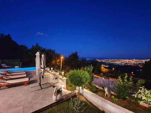 Πισίνα στο ή κοντά στο Home DESPACITO in Klis, Split - private heated pool