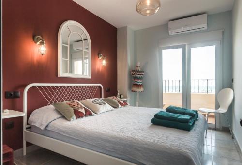 ein Schlafzimmer mit einem weißen Bett und einer roten Wand in der Unterkunft Sea view Port Saplaya Apartments,2 in Port Saplaya