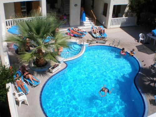 an overhead view of a swimming pool with people in it at Alexandra in Marathokampos