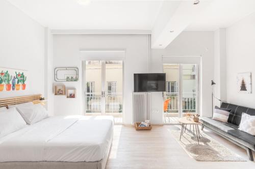 Koukaki Studio with a Sunny Balcony, near the Acropolis