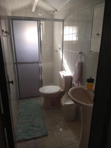 Bilik mandi di Hostel 7 praias