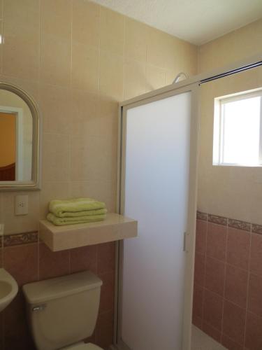 Bilik mandi di Hotel Posada Diamante