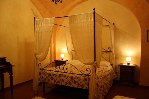 A bed or beds in a room at Agriturismo La Pisana