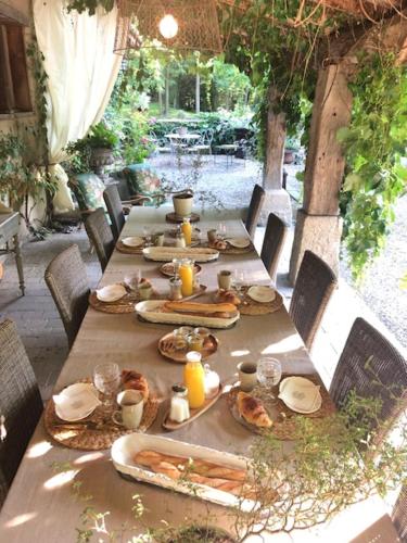 a table with plates of food on top at La Ferme de Gringalet in Anthon