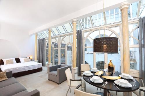 Postel nebo postele na pokoji v ubytování Stylische Cityapartments Benedikt