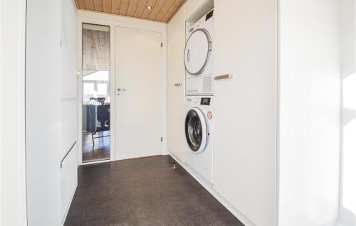 a laundry room with a washer and dryer at 3 Bedroom Cozy Home In Sunds in Sunds