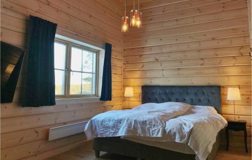 a bedroom with a bed in a wooden wall at Amazing Home In Vemdalen With Wifi in Vemdalen