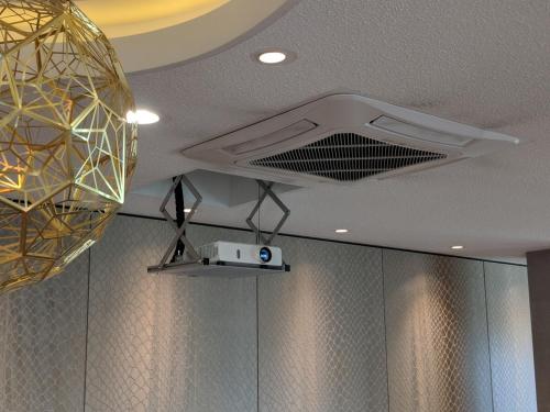 a room with two lights and a projector on the ceiling at Hotel Schmachtendorf in Oberhausen