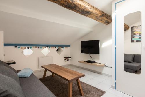 DIFY Le Combatable Apartment