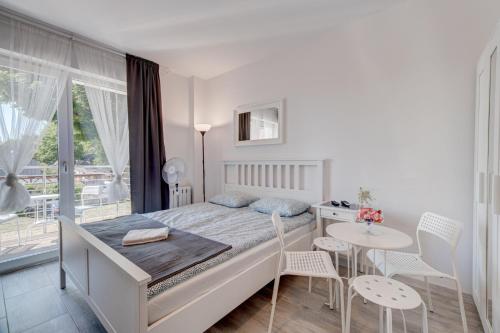 Postel nebo postele na pokoji v ubytování Pod Winogronem - Apartamenty z basenem i wyżywieniem
