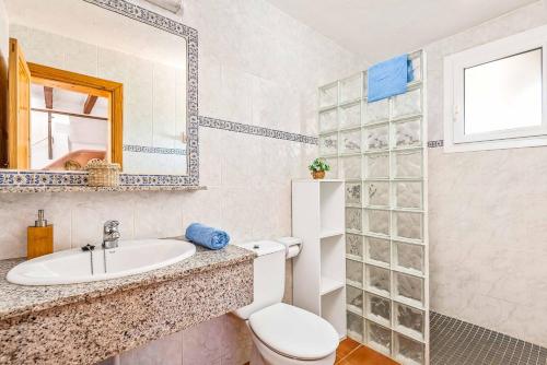 Koupelna v ubytování Villa Menorca Verde 1 by Mauter Villas