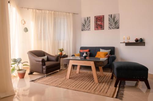 a living room with a couch and a table at Villa Can Kiko in Dahab
