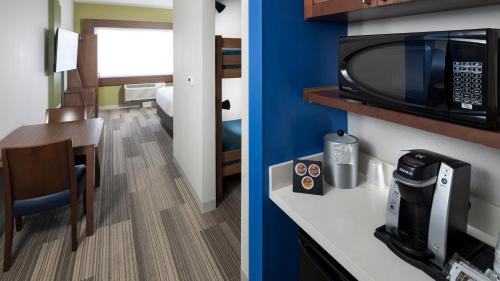 Holiday Inn Express & Suites Orlando At SeaWorld by IHG - With Free Shuttle Service to SeaWorld Parks photo 59