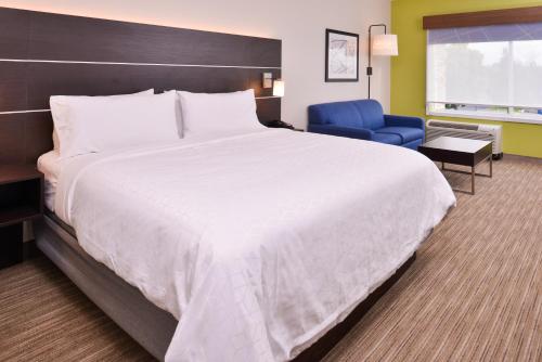Holiday Inn Express & Suites - Mall of America - MSP Airport, an IHG Hotel Image