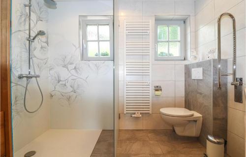 Ένα μπάνιο στο Gorgeous Apartment In Techelsberg With House A Mountain View