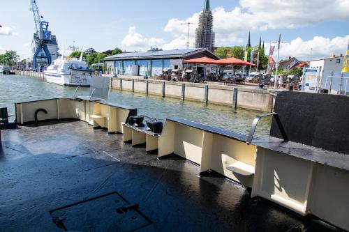 a dock with a boat in the water at Island-dreams Hausboot Cecilie in Schleswig