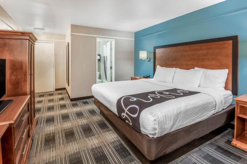 Gallery image of La Quinta Inn by Wyndham San Antonio Brooks City Base in San Antonio