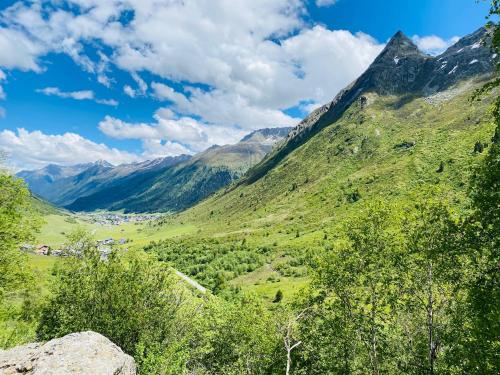 a view of a valley in the mountains at Apart Lisun in Galtür