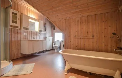 Nice home in Tønder w/ Sauna, WiFi and 2 Bedrooms picture