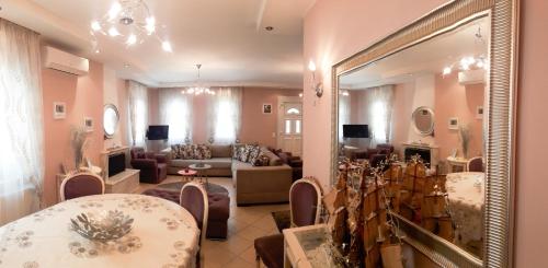 Gallery image of House Fox in Iraklitsa