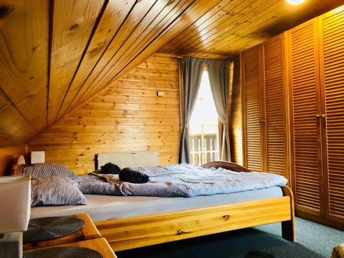 Katil atau katil-katil dalam bilik di Holiday Cottage Krishtan
